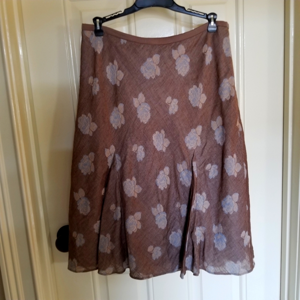 NWT beautiful Tommy Bahama skirt. Size M 8/10